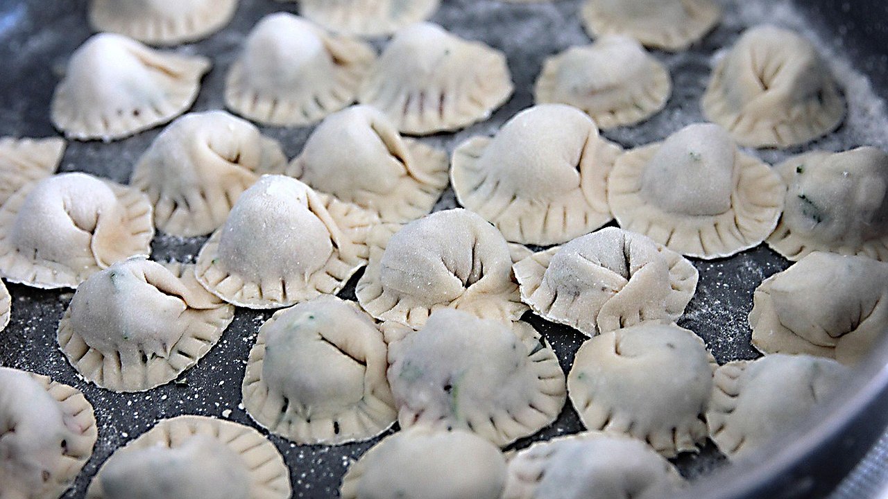 Главная картинка новости: Всего ложка на кастрюлю — и пельмени больше не разварятся: даже магазинные станут вкуснее