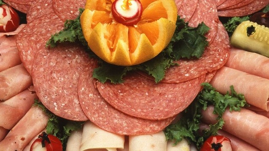 Главная картинка новости: Что угодно, кроме мяса: в Роскачестве рассказали, какую колбасу нельзя покупать даже по скидкам