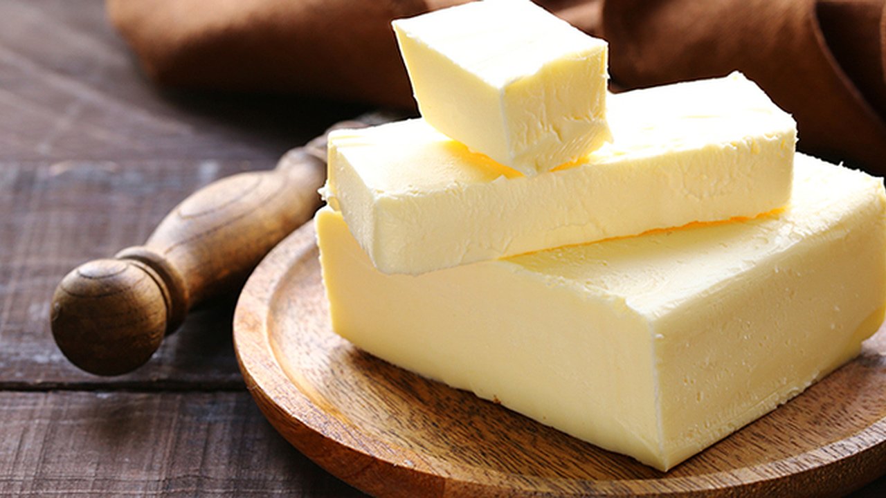 Главная картинка новости: Хуже маргарина: Роскачество назвало марки сливочного масла, которые нельзя покупать