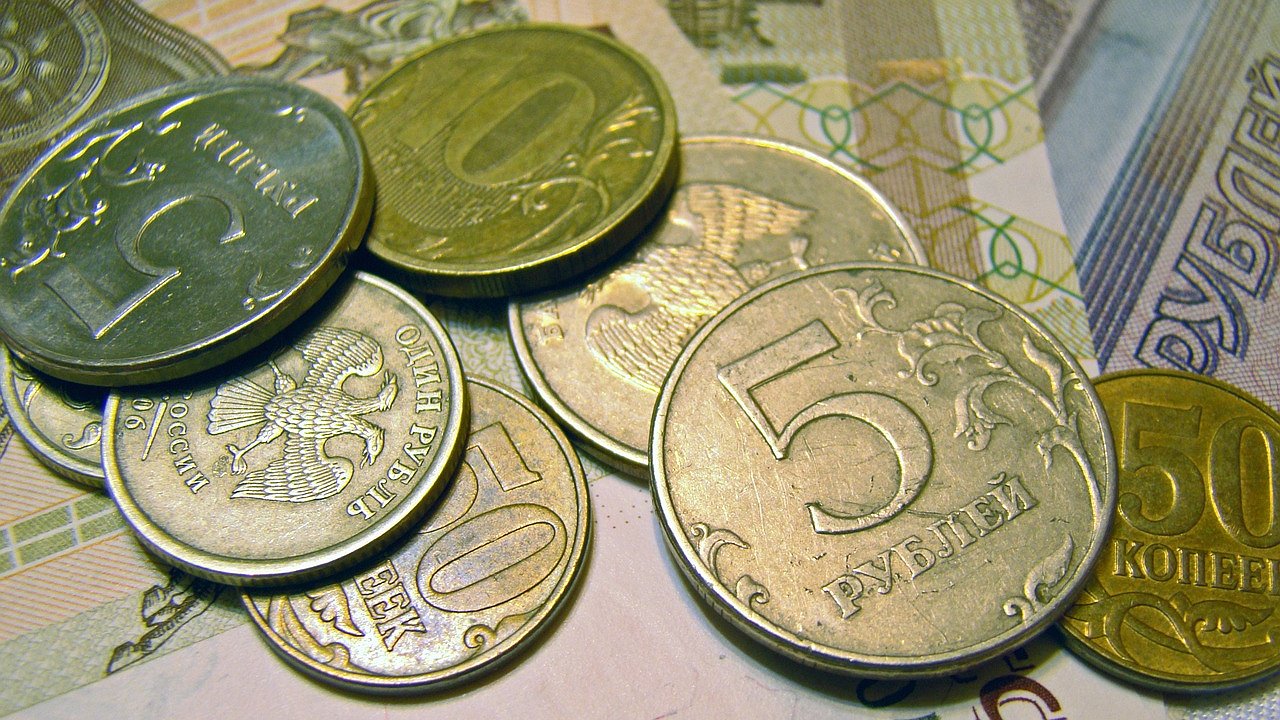 Главная картинка новости: Студентка из Екатеринбурга перевела мошенникам 2 миллиона рублей, полученные за гибель отца в СВО