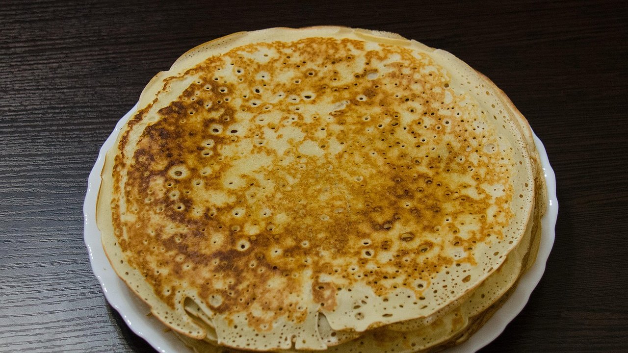 Главная картинка новости: Готовимся к Масленице: рецепт шикарных блинчиков с дырочками без соды, дрожжей и разрыхлителя