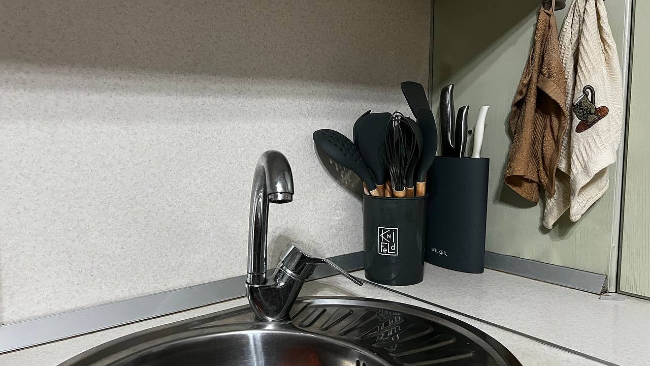 Главная картинка новости: Рабочий бабушкин метод: вода из-под крана станет чище, чем артезианская - фильтры не нужны