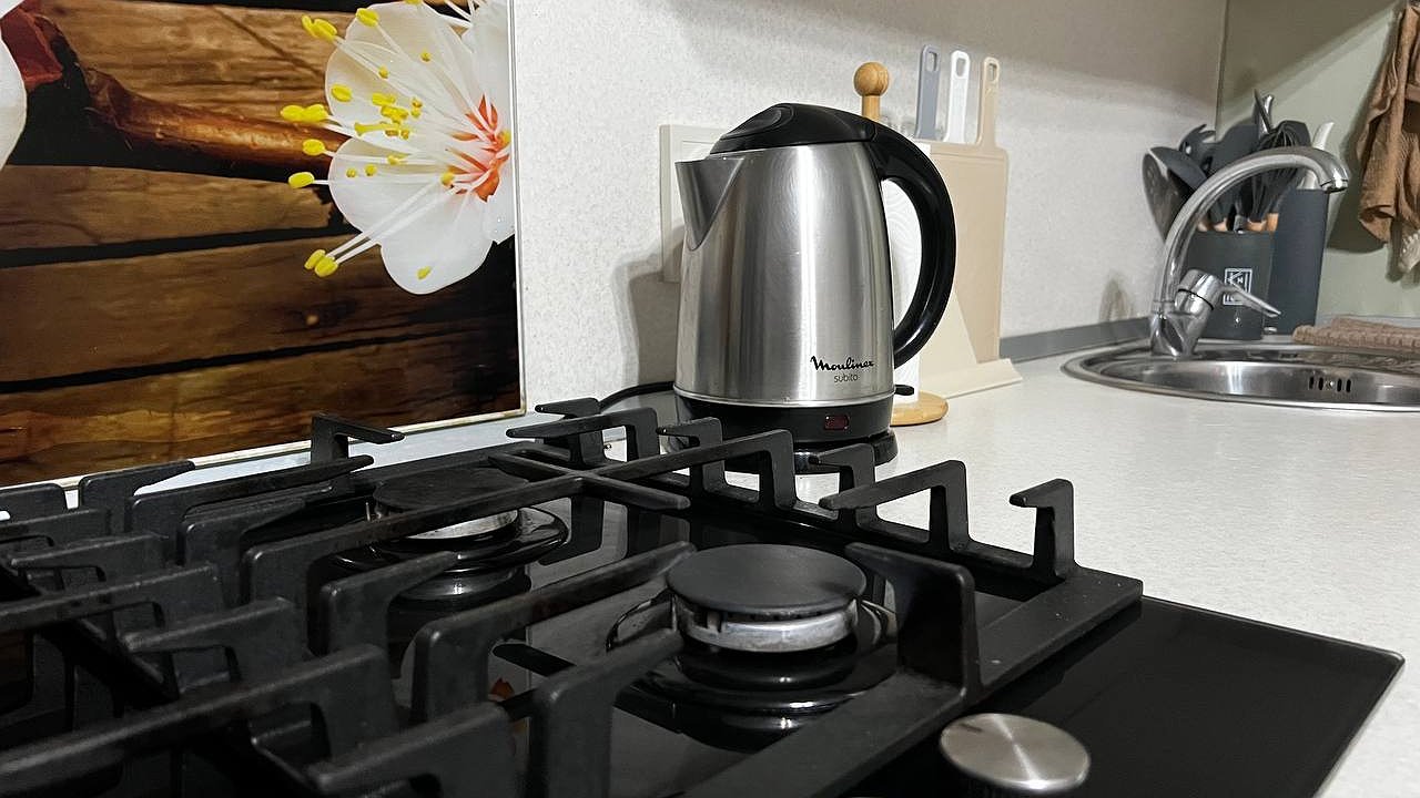 Главная картинка новости: Этот фрукт, и от накипи в чайнике ни следа: удаляет слой любой толщины