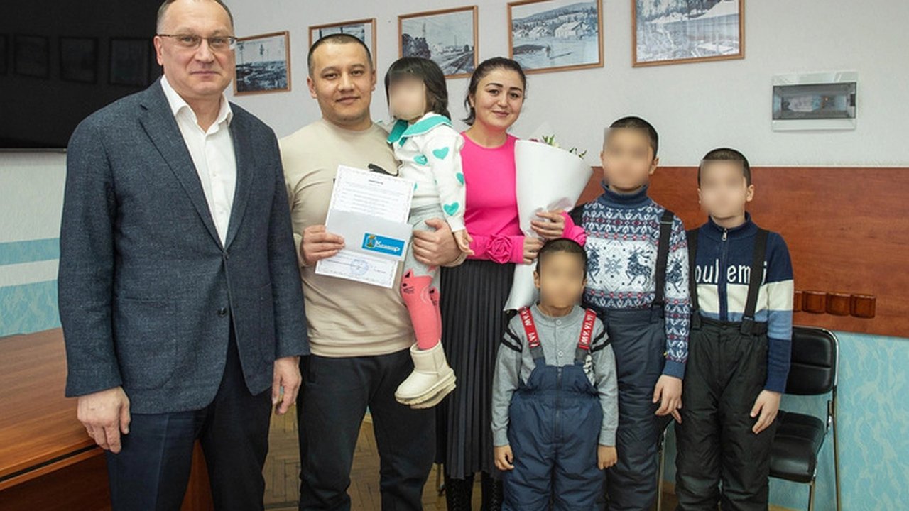 Главная картинка новости: Скандал с жилищными сертификатами в Качканаре: мигранты из Таджикистана перепрыгнули очередь