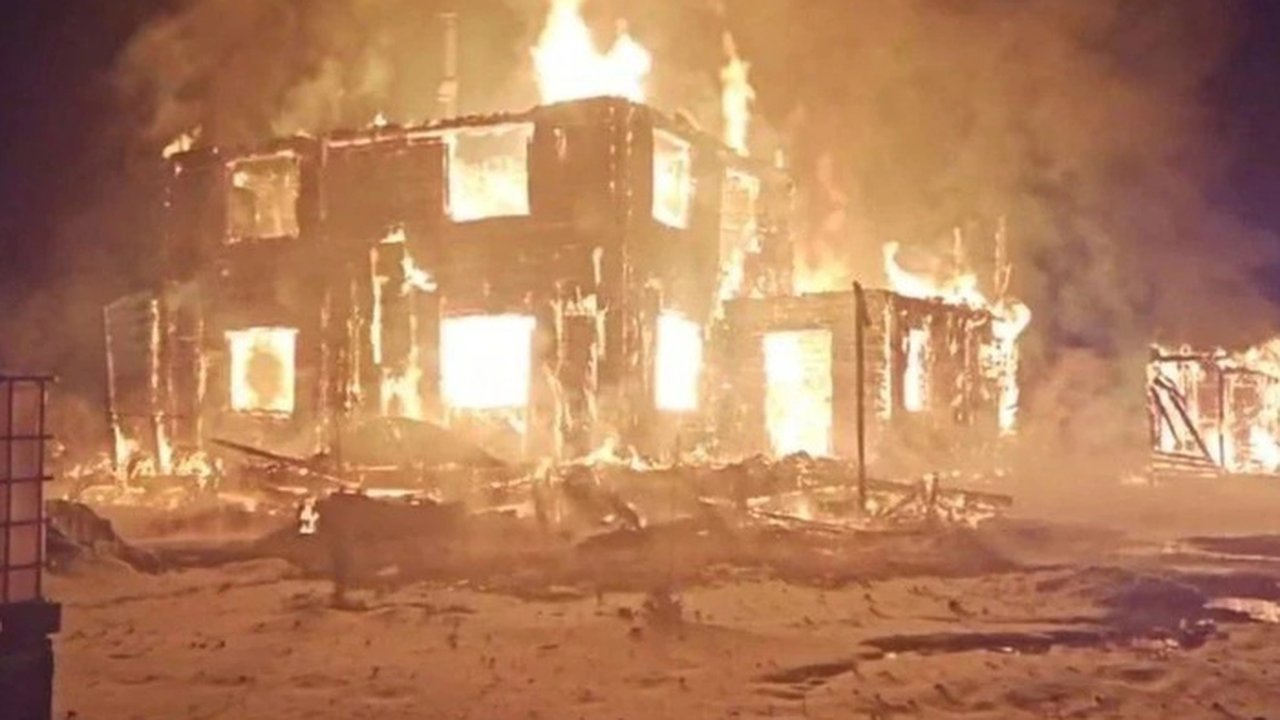 Главная картинка новости: Екатеринбургская певица потеряла дом в Челябинской области