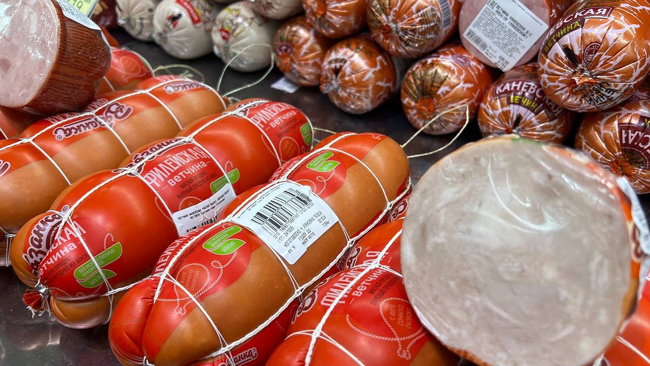 Главная картинка новости: 100% чистое мясо, никакой сои: специалисты Роскачества назвали колбасу, которую можно смело покупать