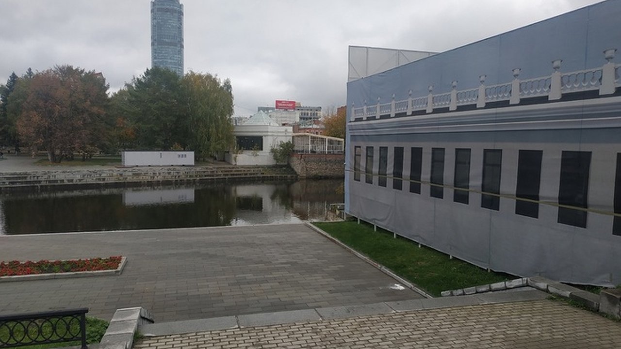 Главная картинка новости: В Екатеринбурге готовят к реставрации здание 1949 года