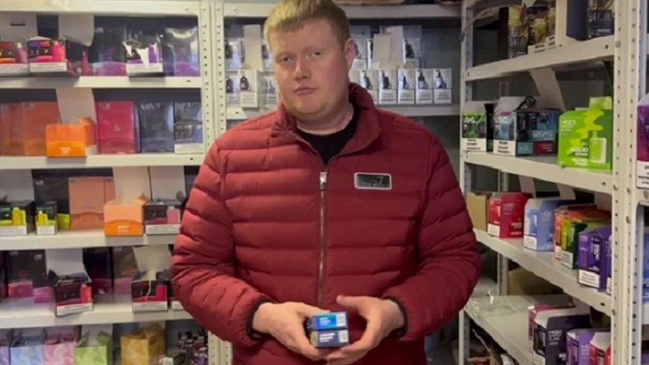 Главная картинка новости: В Екатеринбурге разоблачили подпольный склад вейпов