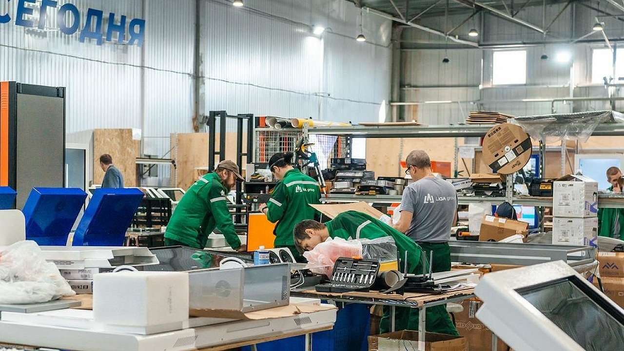 Главная картинка новости: LIGA group запустит производство компьютеров в Екатеринбурге