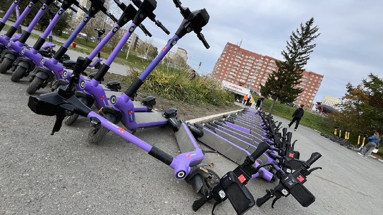 Главная картинка новости: Сезон открыт: в Екатеринбург вернулись кикшеринговые самокаты