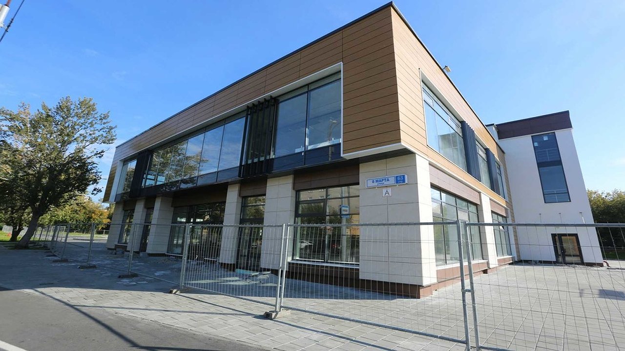 Главная картинка новости: В Екатеринбурге продолжаются споры вокруг сноса автосалона