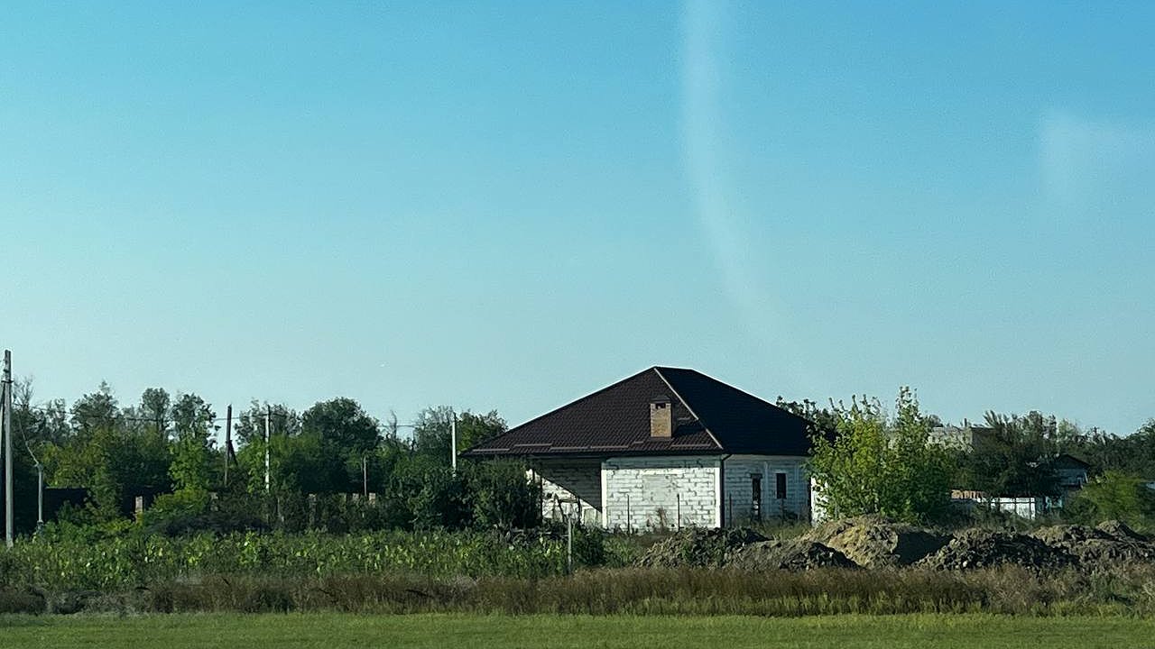 Главная картинка новости: Новый налог на теплицы и бани: граждан в 2025 году ждёт неприятный сюрприз — принято обескураживающее решение