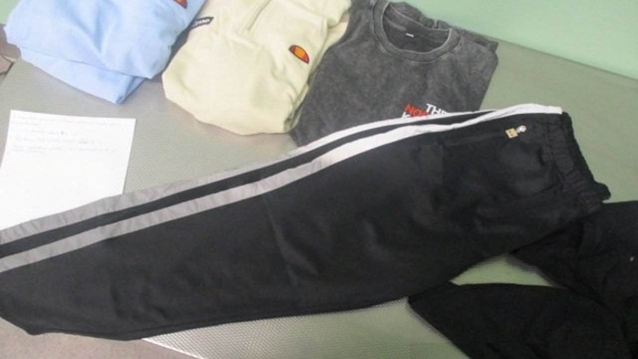 Главная картинка новости: Контрабанда «под заказ»: пассажир пытался ввезти в Екатеринбург спорттовары без документов