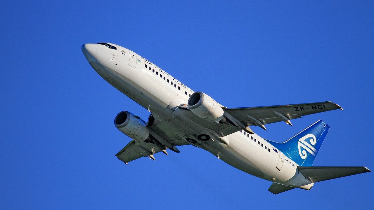 Главная картинка новости: Проверят телефон каждого: неприятный сюрприз для всех граждан- как будут летать пассажиры в апреле