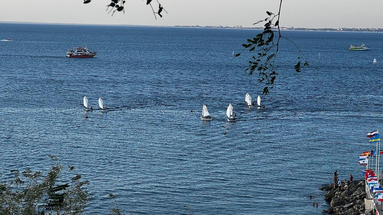 Главная картинка новости: Летние каникулы сократят вдвое: утверждены новые даты — дети в ярости, а родители в восторге