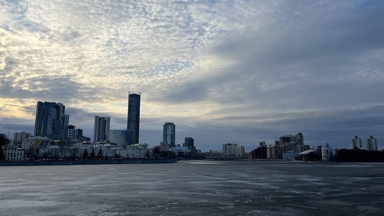 Главная картинка новости: Экстренное предупреждение: свердловчан вновь ждут снег и дожди