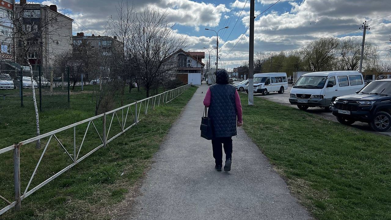 Главная картинка новости: И работающим, и неработающим. Всем, кто получает пенсию, будет разовая  выплата в апреле