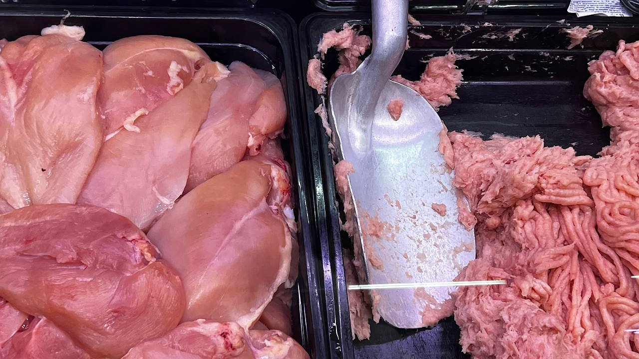 Главная картинка новости: Эксперты Роскачества просят не покупать тухлятину: в фарше этих марок есть кишечная палочка и сальмонелла