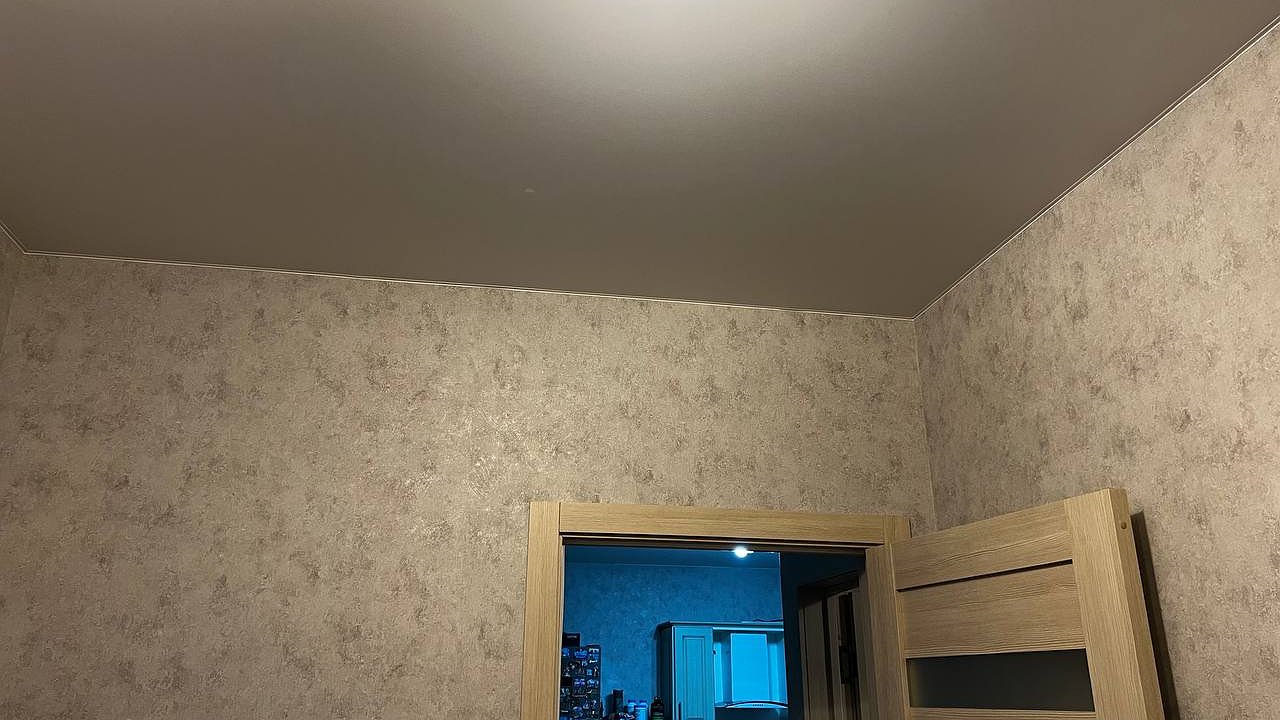 Главная картинка новости: С 14 апреля полностью будет запрещен монтаж натяжных потолков: их заставят снять