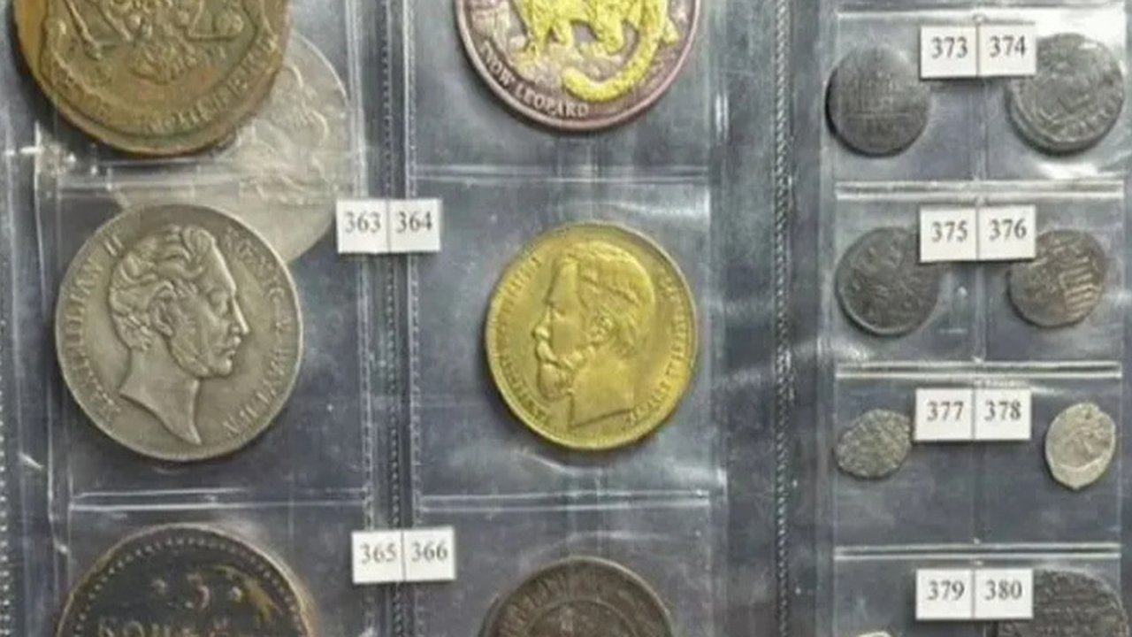 Главная картинка новости: В Екатеринбурге просят миллиард за коллекцию монет и банкнот