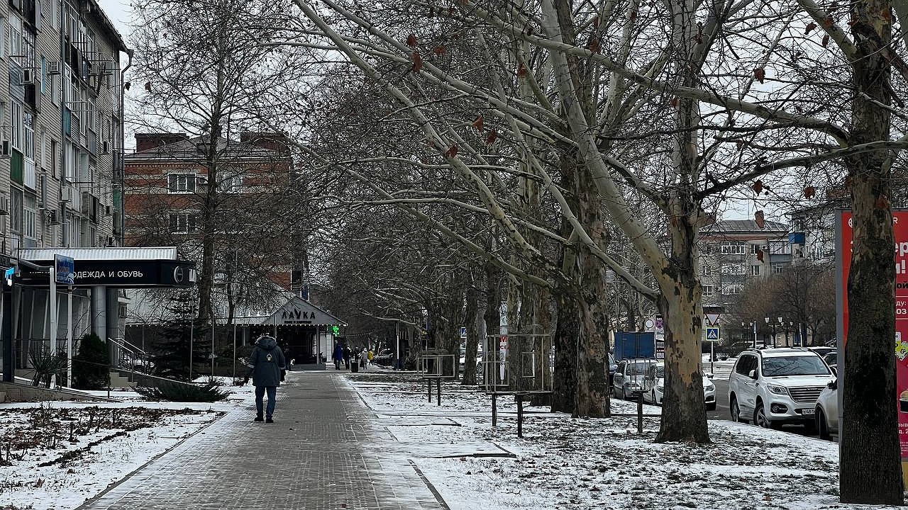 Главная картинка новости: "Снег на майских праздниках": Вильфанд обновил прогноз - не спешите убирать зимние куртки в шкаф