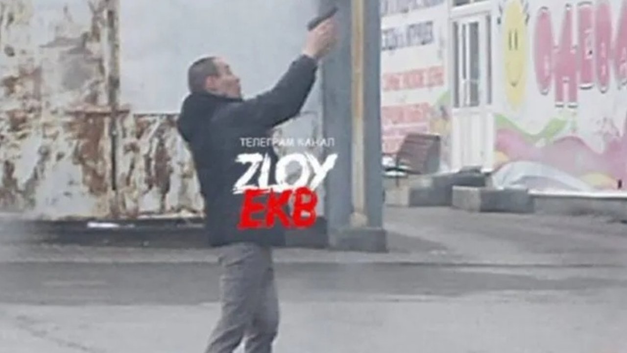 Главная картинка новости: В Свердловской области мужчина устроил стрельбу по окнам