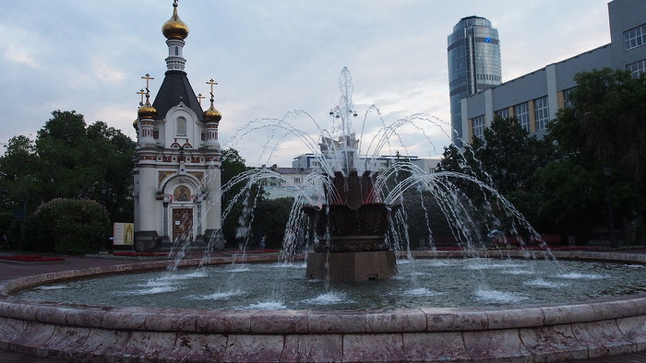 Главная картинка новости: Фонтаны в Екатеринбурге включат пораньше: названа дата
