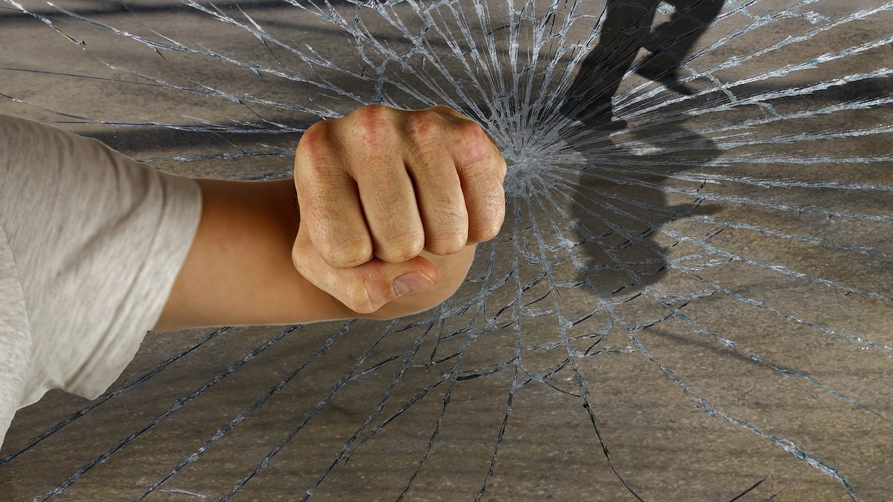 Главная картинка новости: Растущая проблема: несовершеннолетние, алкоголь и преступления в Екатеринбурге