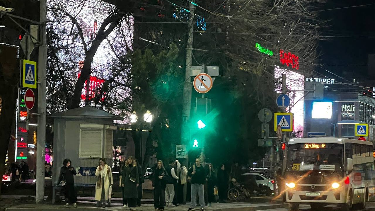 Главная картинка новости: Так поступает только "деревенщина": пять привычек в поведении, которые сразу выдают низкий интеллект