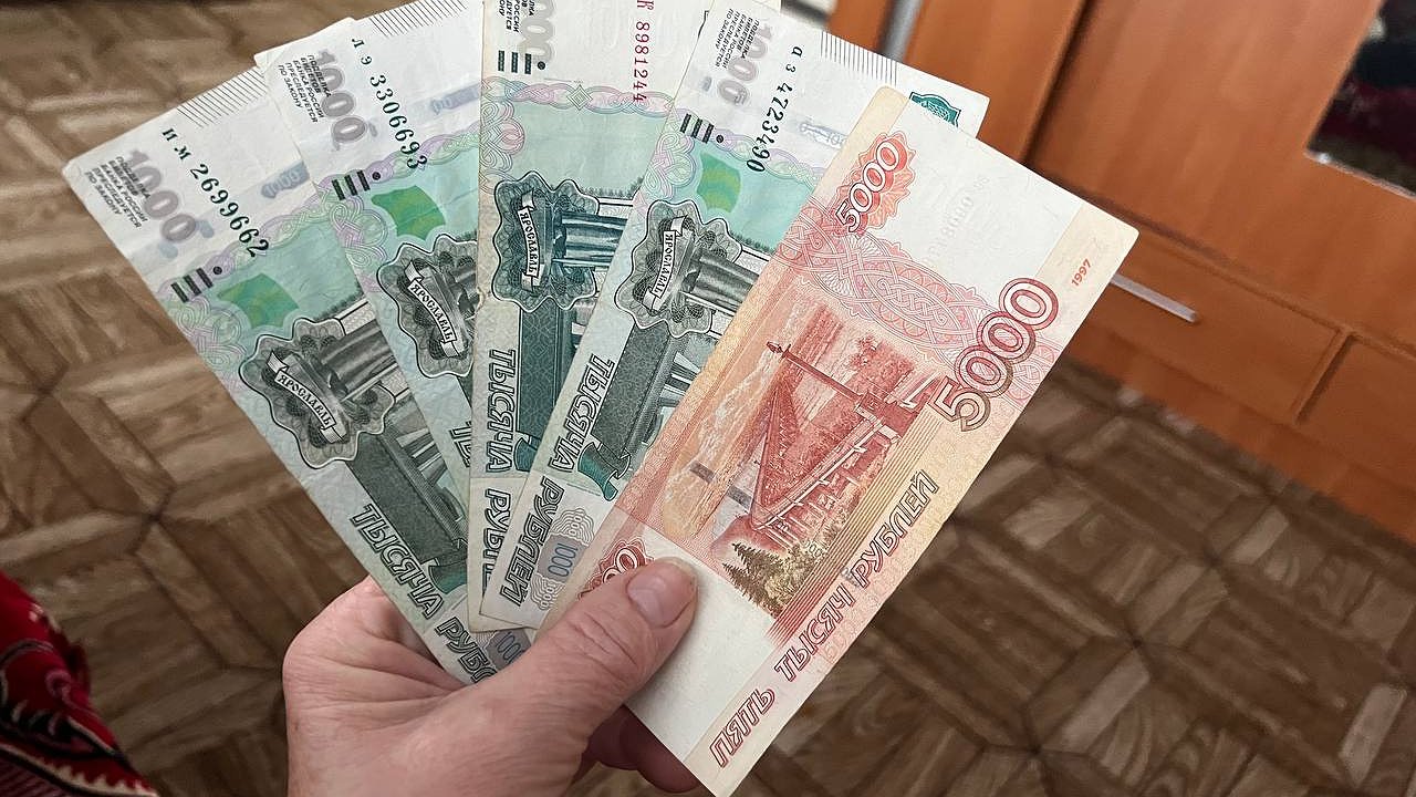 Главная картинка новости: 10 000 рублей придут каждому: россиян, у кого есть карта «Мир», ждет сюрприз с 9 мая