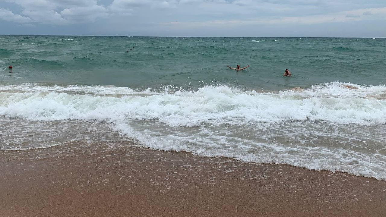 Главная картинка новости: Такой курорт называют русской Италией: чистые пляжи и голубая вода за копейки