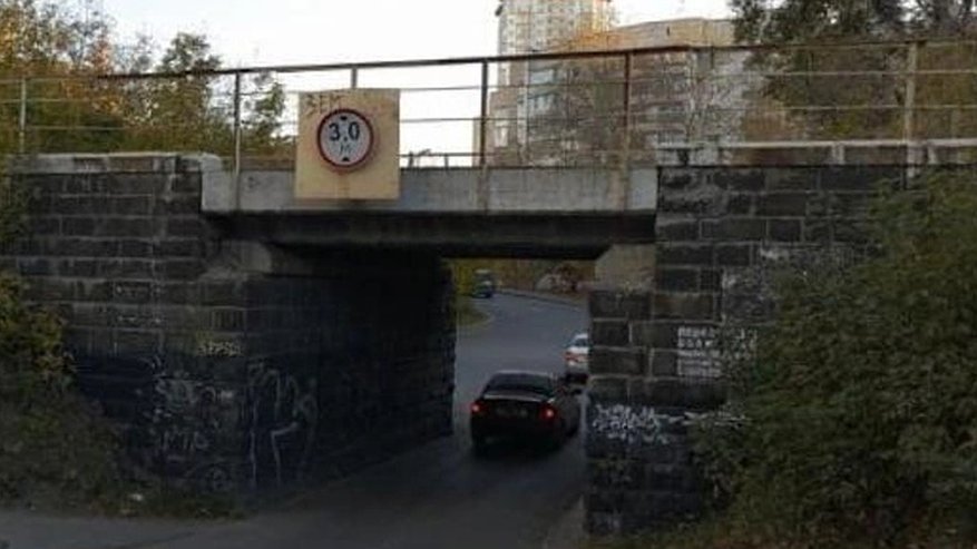 Главная картинка новости: В Екатеринбурге перекроют участок улицы Машинистов