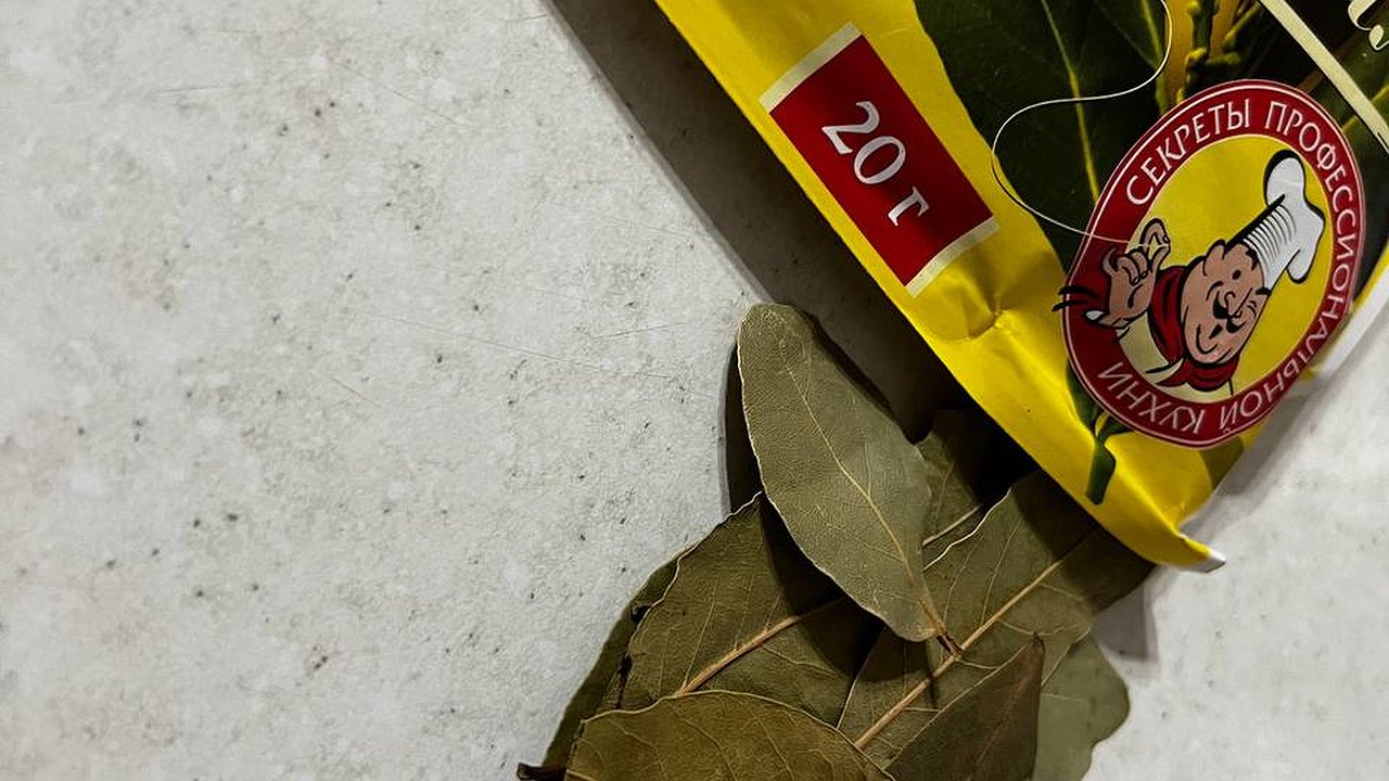 Главная картинка новости: Всего 4 лавровых листа – и белье не отличить от нового: лоск и блеск видно за километр