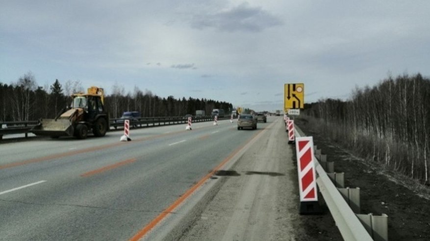 Главная картинка новости: На трассе Екатеринбург — Тюмень пробка: участок перекрыли из-за ремонта