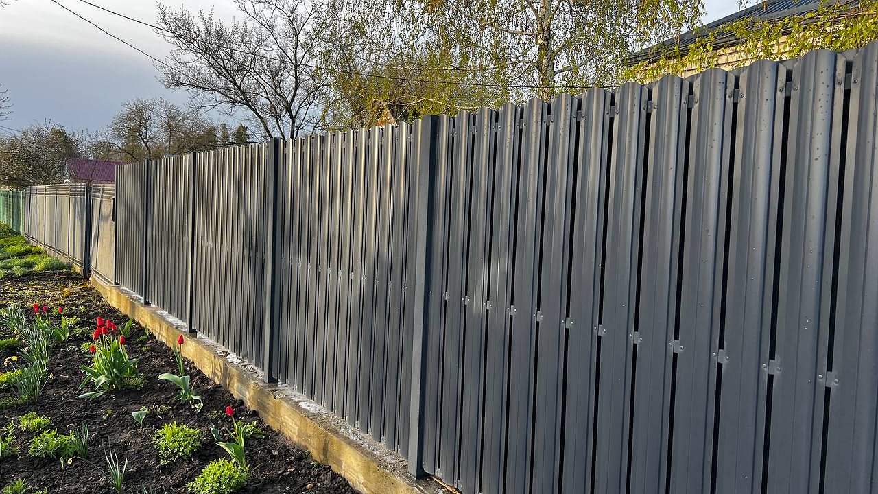 Главная картинка новости: С 8 июня полностью будет запрещена установка заборов на даче: их придётся снести