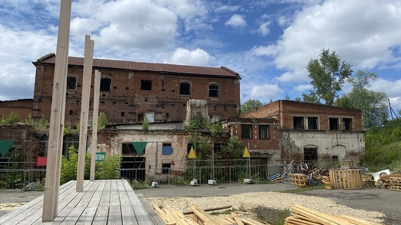 Главная картинка новости: Фестиваль «Лето на заводе» в Сысерти вводит платный вход