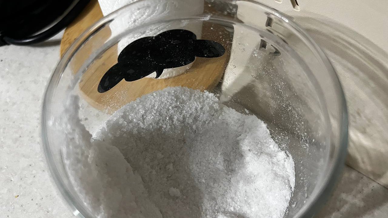 Главная картинка новости: Без соли даже не начинаю генеральную уборку - хитрости и способы чистоты, которые использую в быту без покупной "химии"