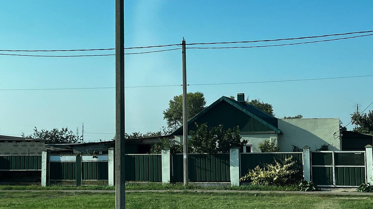 Главная картинка новости: С 9 июня без согласия соседа на своём участке будет строго запрещено: новые правила для россиян, у кого в собственности дача или участок