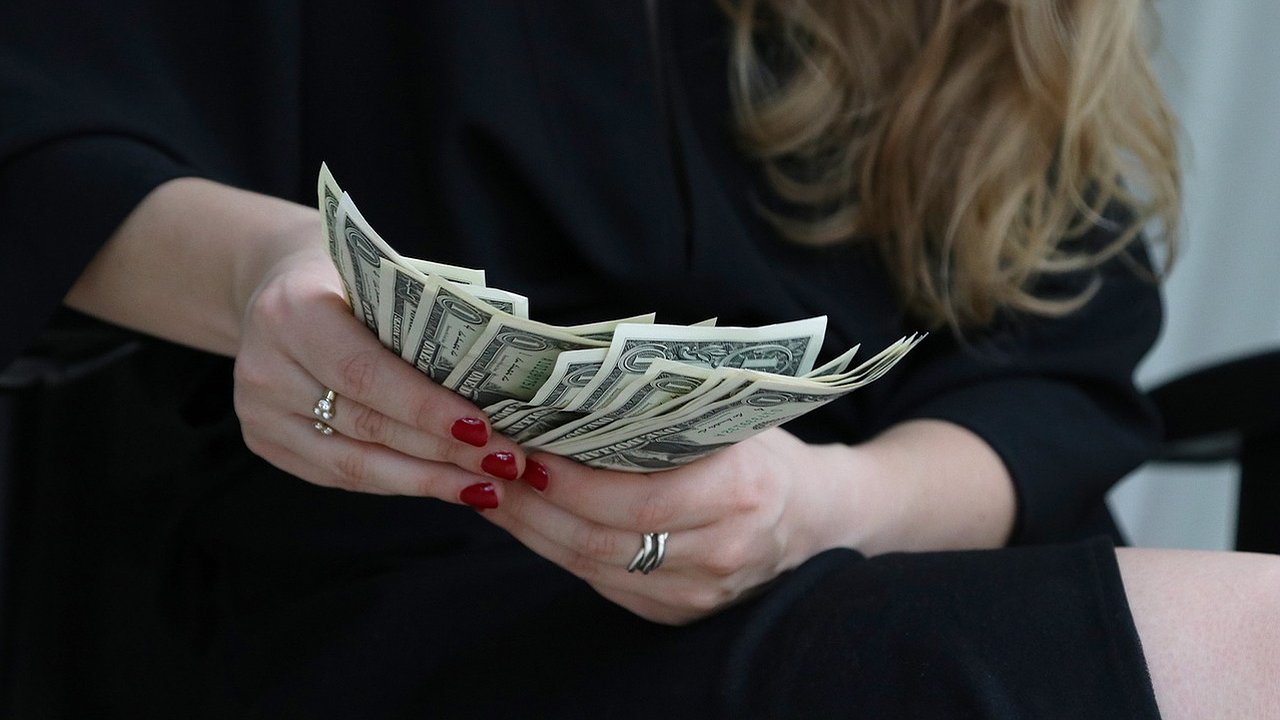 Главная картинка новости: Девальвация будет точно: чего ждать жителям России с запасами долларов