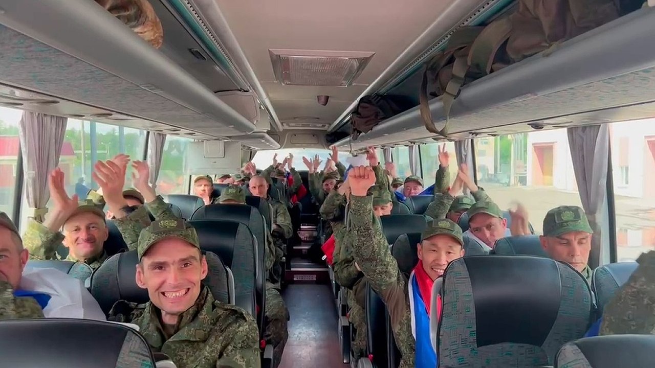 Главная картинка новости: Пятеро свердловчан вернулись из плена после обмена с Украиной