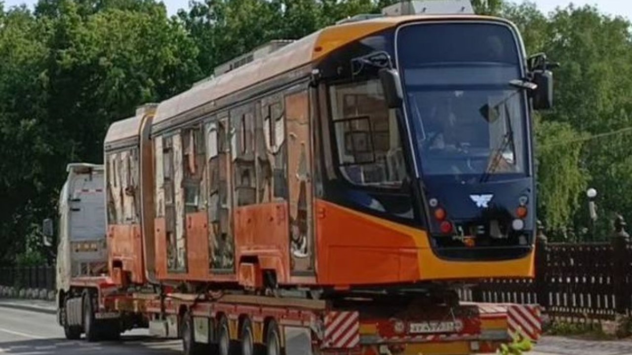 Главная картинка новости: Мэр Екатеринбурга Алексей Орлов анонсировал запуск беспилотных трамваев