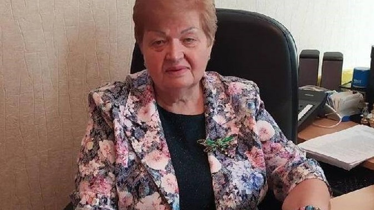 Главная картинка новости: Ушла эпоха: в Екатеринбурге умерла легендарный директор лицея №12 Любовь Кулёва