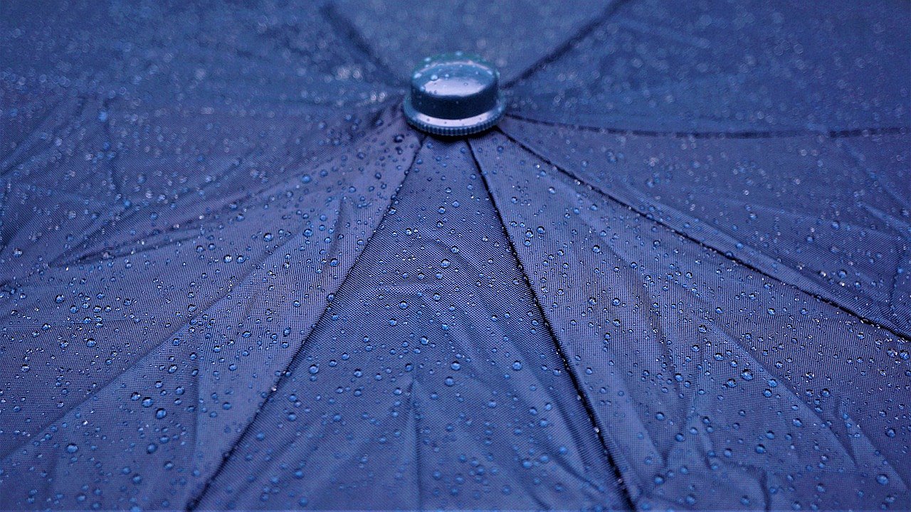 Главная картинка новости: На Свердловскую область надвигается шторм