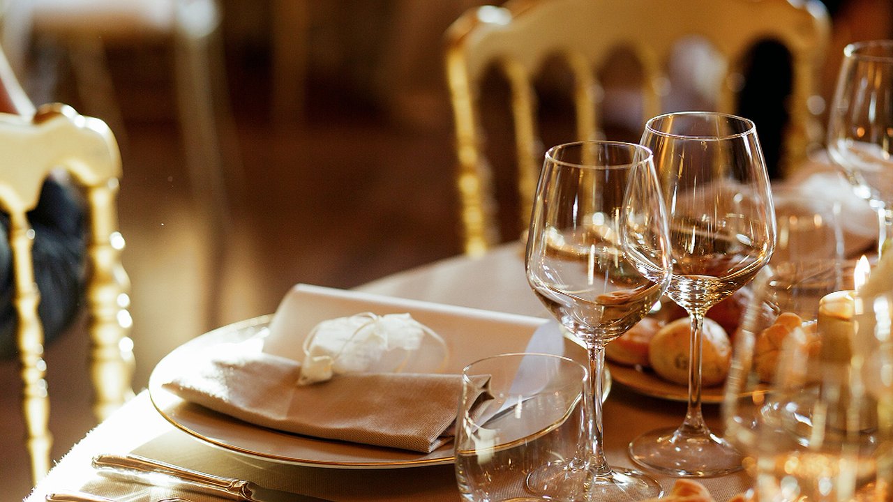 Главная картинка новости: Выпускной с отравлением: сальмонеллез подкосил десятки студентов после банкета в кафе Екатеринбурга