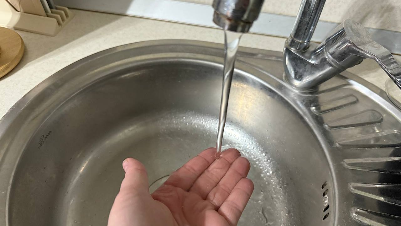 Главная картинка новости: Штраф 12 000 рублей за трубы в квартире обеспечен - новая норма по ЖКХ уже начала действовать