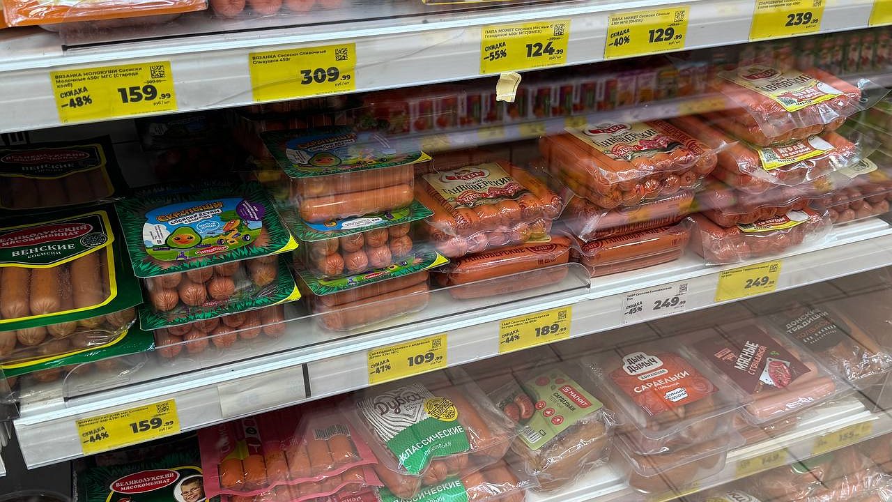 Главная картинка новости: Можно смело покупать – там чистое мясо: Росконтроль назвал лучшие марки сосисок