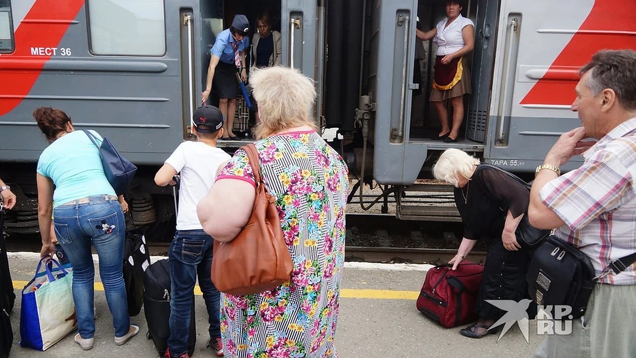 Главная картинка новости: «Жарились без кондиционера»: пассажиры поезда Анапа – Екатеринбург пожаловались на невыносимую жару в вагоне