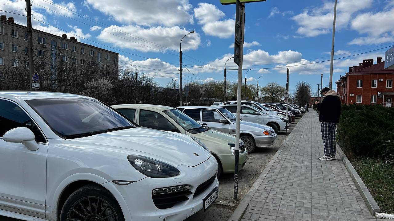 Главная картинка новости: Верховный Суд поставил жирную точку: надо ли водителю ждать, когда пешеход полностью перейдёт дорогу