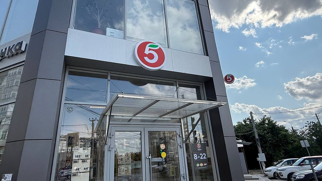 Главная картинка новости: Хитрые приёмчики продавцов "Пятерочек" и "Магнитов" - что на самом деле в себе таят цифры 99 на ценниках