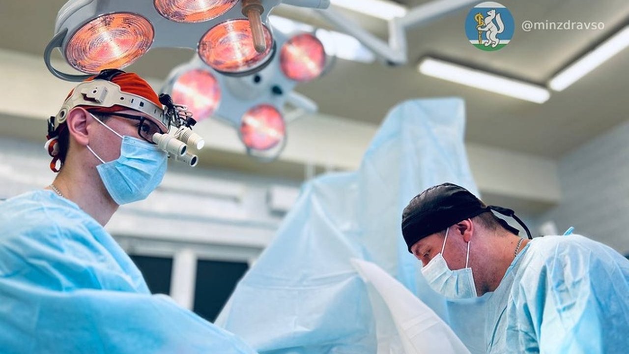 Главная картинка новости: Свердловские врачи спасли офицера с разрушенным черепом после тяжёлого ранения на СВО